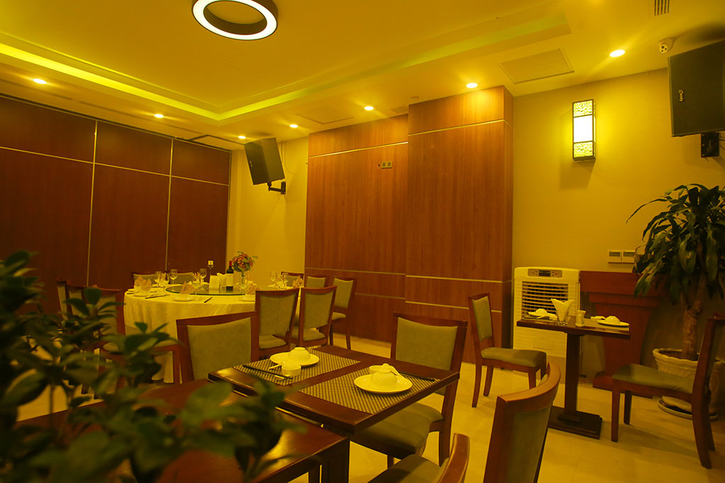 Restaurant & Bar